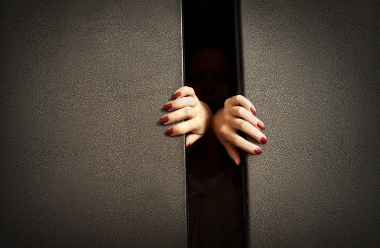 В Днепре оборвался лифт с пассажирами внутри