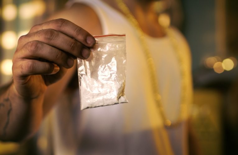 30 свертков с наркотиками