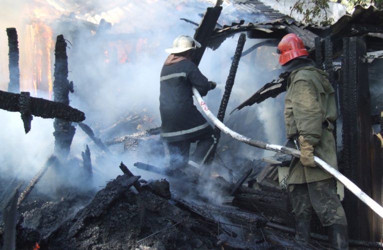 Во время пожара в многоэтажке Днепра спасатели эвакуировали 23 человека