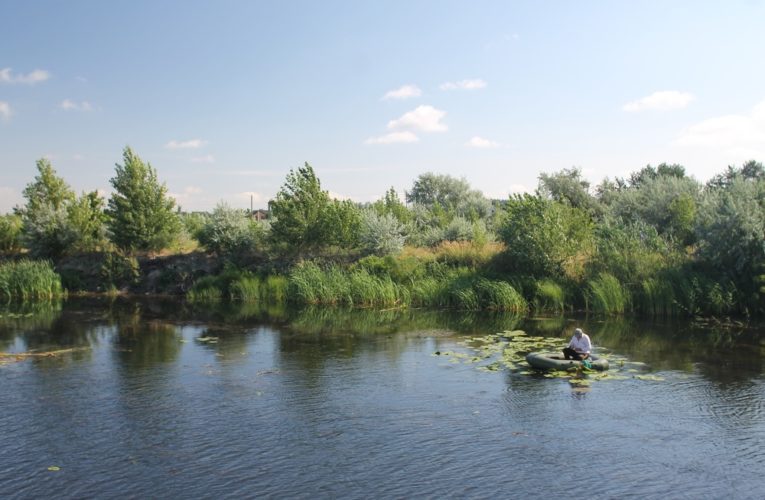 На жилмассиве Красный Камень начинается расчистка залива реки Днепр