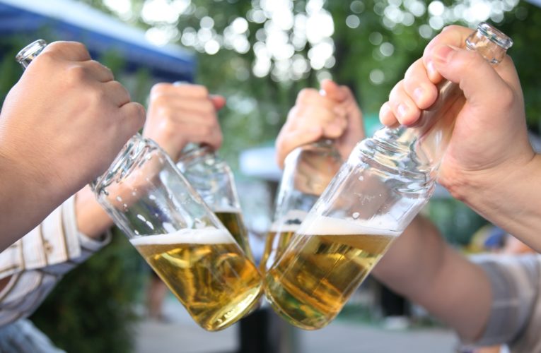 В Днепре водитель остановил троллейбус с пассажирами и побежал за пивком