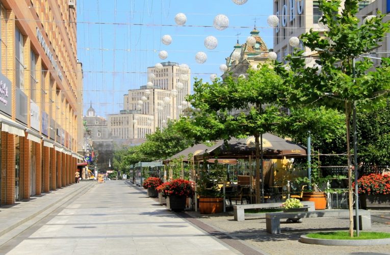 В центре Днепра ночью после празднования Дня города зарезали мужчину