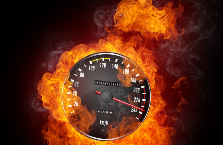 В Днепре на Полтавском шоссе мотоциклист «влетел» в микроавтобус