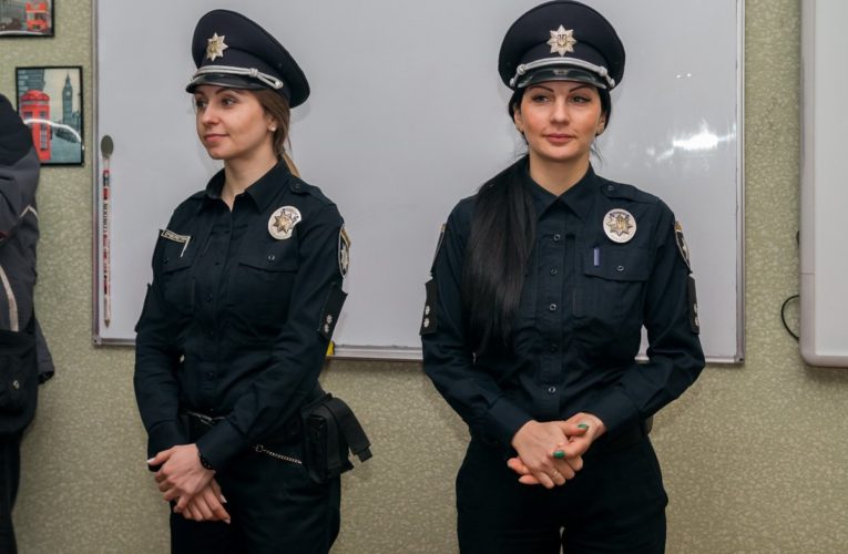 Полицейские в школах Днепра