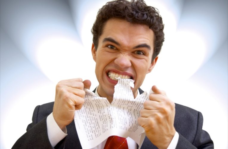 В Кривом Роге двое «нервных» избирателей порвали бюллетени