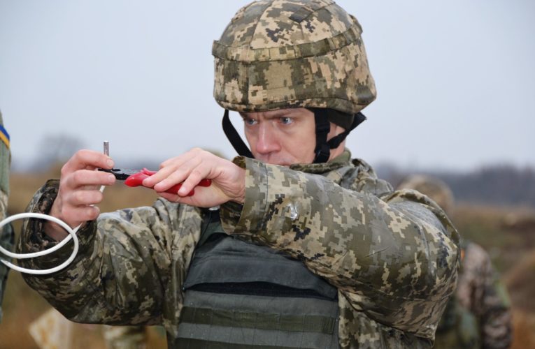 В Днепре во двор частного дома бросили гранату