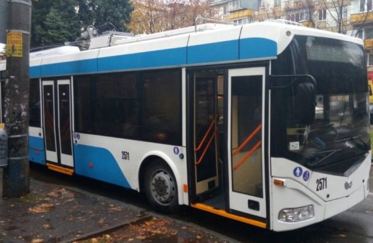 В Днепре в троллейбусе умер мужчина