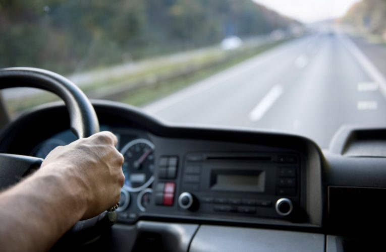 В Днепре на улице Осенней запретили движение грузовиков