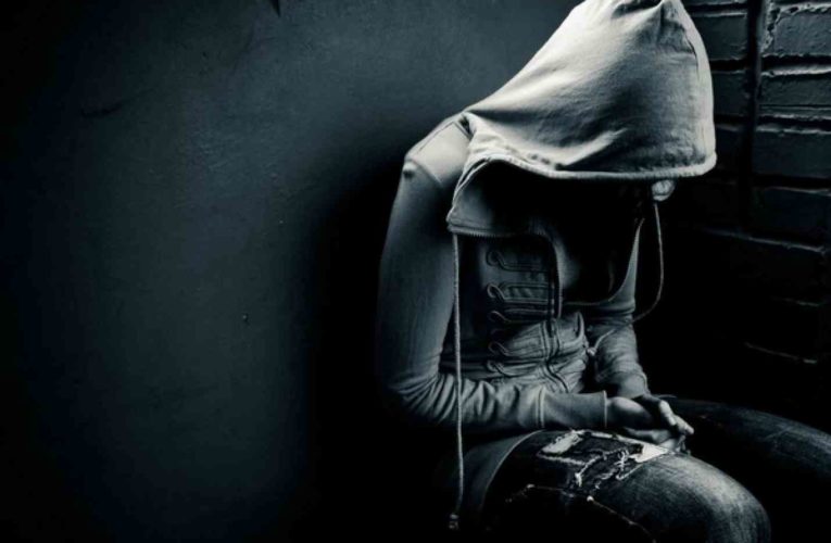 В Днепре на детской площадке найдена повешенной 25-летняя девушка