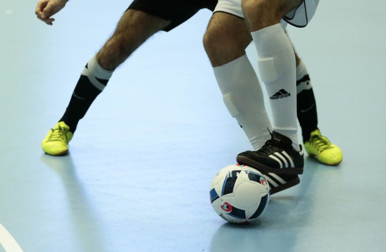 В Днепре на Тополе появилась минифутбольная площадка