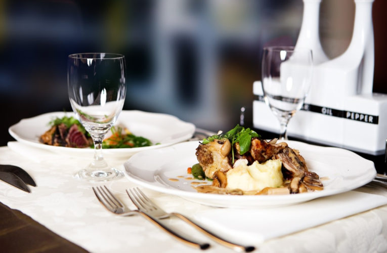 Под Днепром мужчина поужинал в ресторане, и сбежал, не оплатив счет