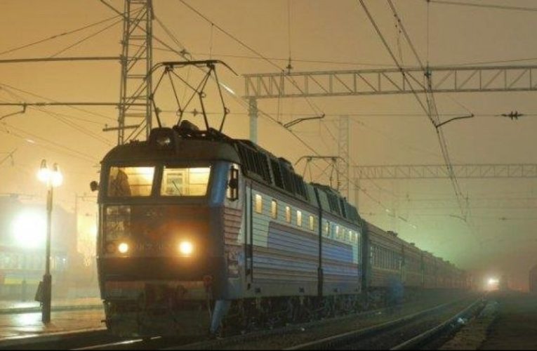 В Днепре пассажирский поезд насмерть сбил мужчину
