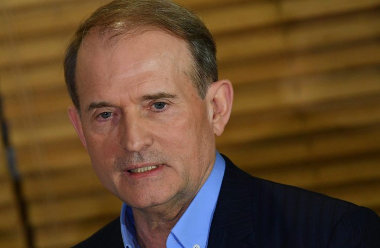 Медведчук как автор парламентско-президентской модели четко разъяснил Зеленскому, в чем он неправ в отношении КС, — политолог