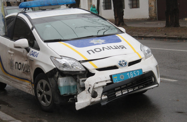 В Кривом Роге легковушка протаранила авто патрульных