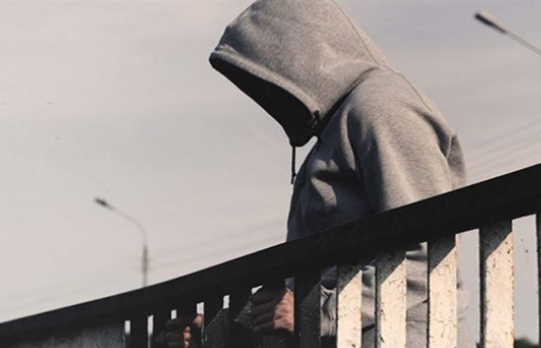 В Днепре на Новом мосту спасли мужчину от суицида