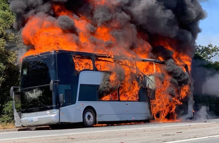 В Днепропетровской области на ходу загорелся автобус