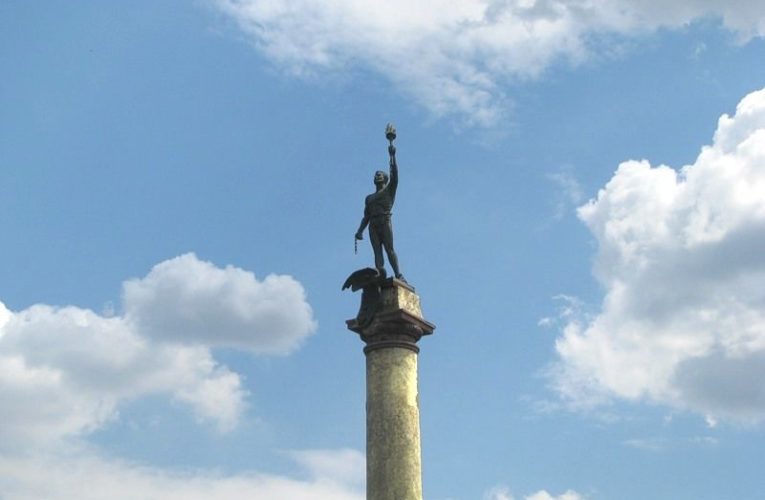 На Днепропетровщине новоизбранный состав горсовета отказался декоммунизировать цитату Ленина
