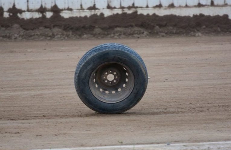 В Днепре маршрутка с людьми на ходу потеряла два колеса