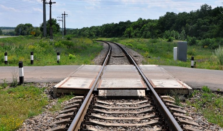 В Кривом Роге поезд переехал женщину