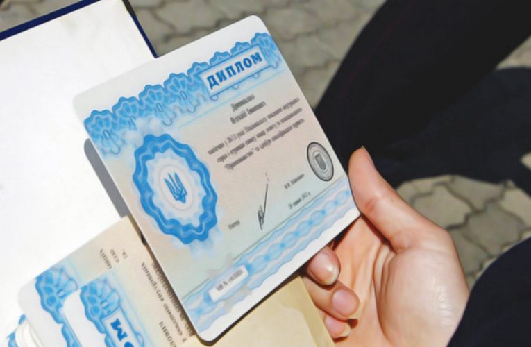 Студенты Днепра больше не смогут получить «красные дипломы»