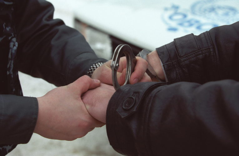 В Кривом Роге полицейские украли ювелирные украшения, которые были вещдоками