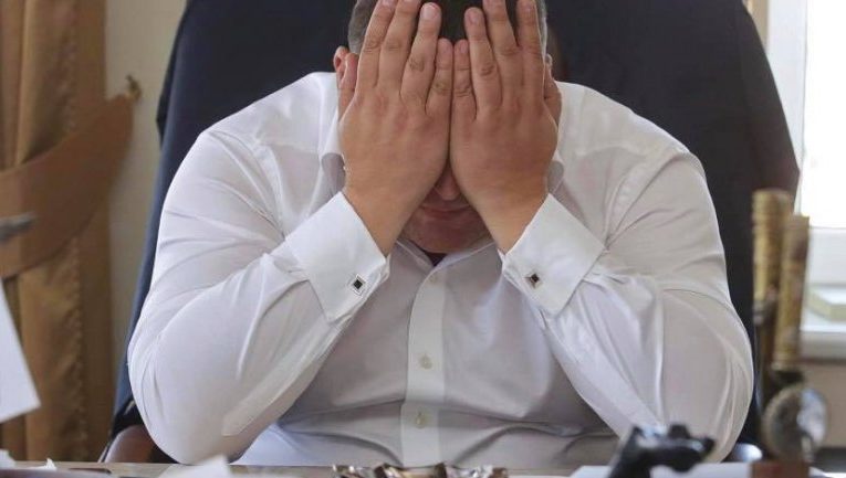 Спели-разогнали-спели: в горсовете Днепра уволили 655 человек за 9 минут