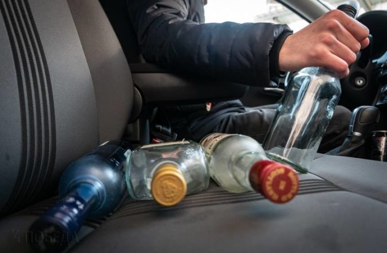 В Днепре на Богдана Хмельницкого пьяный таксист врезался в столб