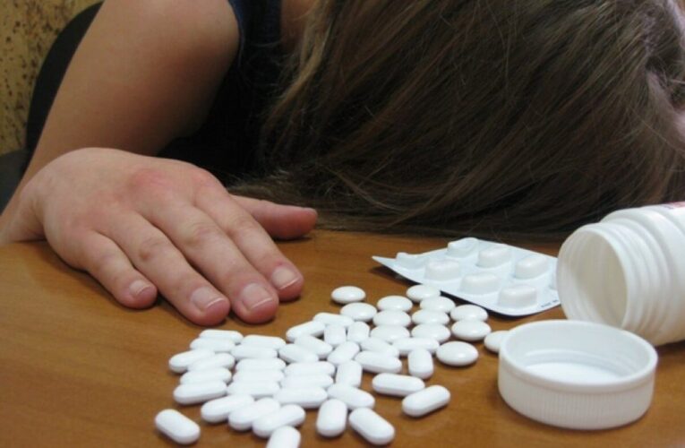 На Днепропетровщине несовершеннолетняя девочка наглоталась таблеток